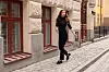 Kvinne i klær fra Residus