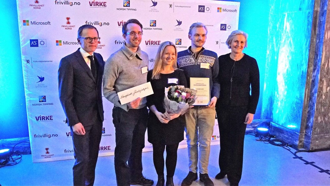 Fra venstre: Generalsekretær i Frivillighet Norge, Stian Slotterøy Johnsen, representanter fra kosmetikkjeden Kicks, generalsekretær i Mental Helse Ungdom, Adrian Wilhelm Kjølø Tollefsen, og adm.dir i Virke, Vibeke Hammer Madsen. Fra venstre: Generalsekretær i Frivillighet Norge, Stian Slotterøy Johnsen, representanter fra kosmetikkjeden Kicks, generalsekretær i Mental Helse Ungdom, Adrian Wilhelm Kjølø Tollefsen, og adm.dir i Virke, Vibeke Hammer Madsen.