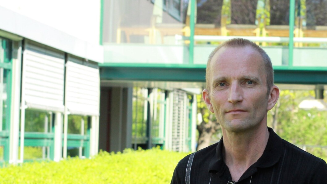 – Det er fornuftig med en gradvis oppstart på jobb, parallelt med oppfølging fra behandler, mener Pål Nystuen som er psykolog ved Lovisenberg DPS i Oslo. Han har også skrevet boken Arbeid og psykisk helse sammen med psykolog Bjørnar Olsen. – Det er fornuftig med en gradvis oppstart på jobb, parallelt med oppfølging fra behandler, mener Pål Nystuen som er psykolog ved Lovisenberg DPS i Oslo. Han har også skrevet boken Arbeid og psykisk helse sammen med psykolog Bjørnar Olsen.