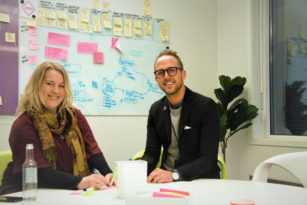 Ina Buonaventsen Kummerfeldt og Chris Hovde jobber med HR i Telia i henholdsvis Danmark og Norge.