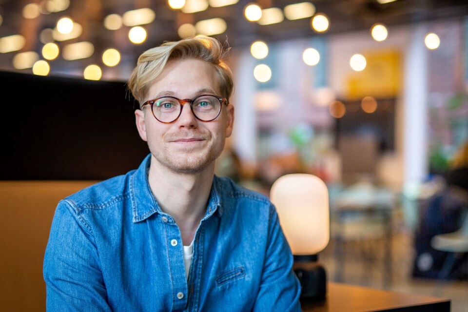 Anders Jungersen Andresen (30) er en av fem menn som startet på helsesykepleierutdanningen ved OsloMet i 2019. (Foto: Kristin Mehlum)