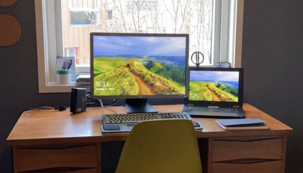 Sørg for at de har en ergonomisk best mulig arbeidsplass, med for eksempel regulerbar arbeidsstol, god belysning og stor nok og regulerbar dataskjerm, er oppfordringen fra Arbeidstilsynet. Du som leder må følge opp dine ansatte også på dette punktet. Sørg for at de har en ergonomisk best mulig arbeidsplass, med for eksempel regulerbar arbeidsstol, god belysning og stor nok og regulerbar dataskjerm, er oppfordringen fra Arbeidstilsynet. Du som leder må følge opp dine ansatte også på dette punktet.