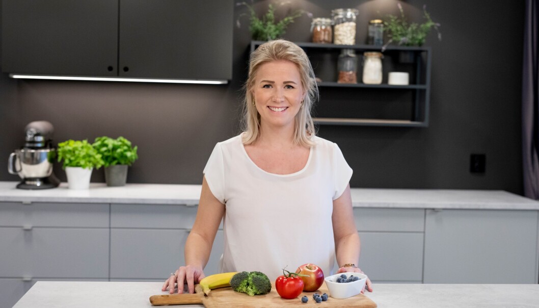 Ernæringsrådgiver Iselin Bogstrand Sagen ha tips til deg om hvordan du kan spise sunnere på hjemmekontoret. Ernæringsrådgiver Iselin Bogstrand Sagen ha tips til deg om hvordan du kan spise sunnere på hjemmekontoret.
