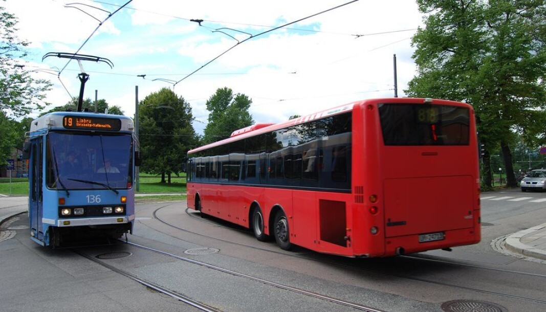 I Oslo og Viken fylker, og blant pendlerne, tror nær én av tre at de vil jobbe mer hjemmefra også fremover. I Oslo og Viken fylker, og blant pendlerne, tror nær én av tre at de vil jobbe mer hjemmefra også fremover.