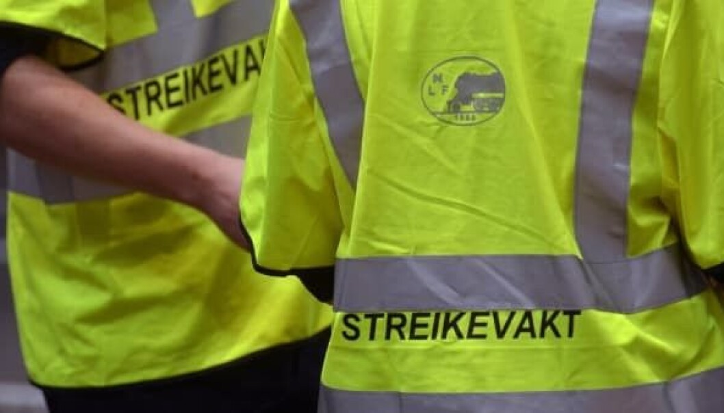 Det er ingen lovregler som gir foreldrene rett til fri eller omsorgspenger. I praksis betyr det at arbeidsgivere må tilrettelegge på andre måter for ansatte som nå ikke kan møte på jobb grunnet streik, sier Gauslaa i Simployer. Det er ingen lovregler som gir foreldrene rett til fri eller omsorgspenger. I praksis betyr det at arbeidsgivere må tilrettelegge på andre måter for ansatte som nå ikke kan møte på jobb grunnet streik, sier Gauslaa i Simployer.