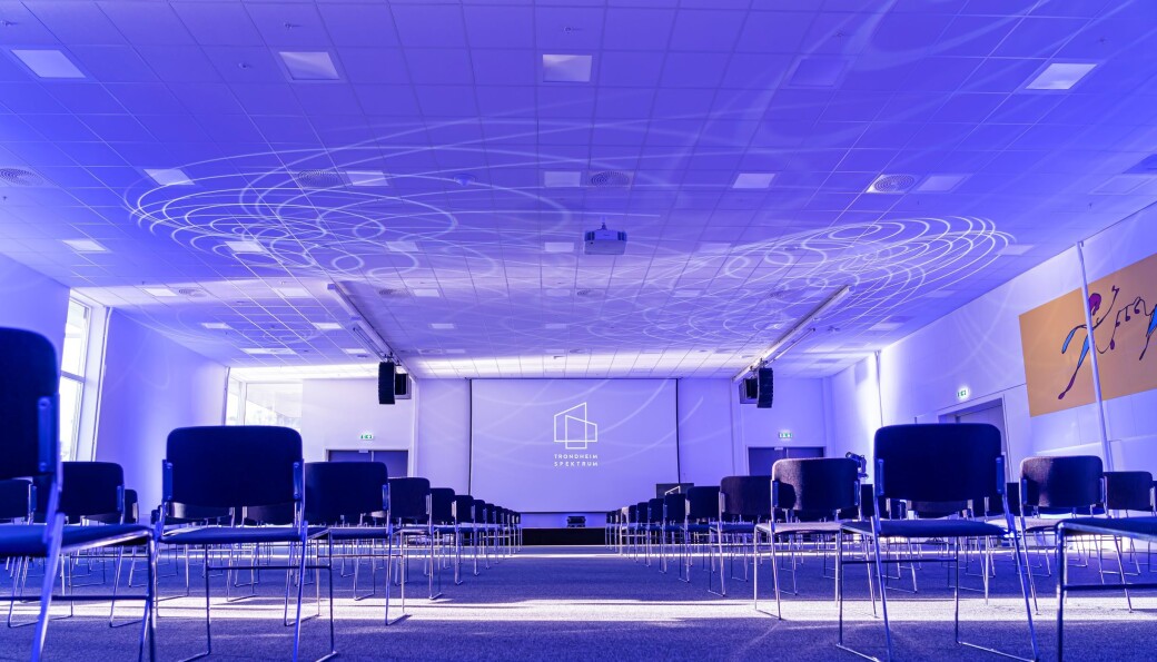 Konferansegjester i Trondheim Spektrum skal sitte med god avstand til hverandre. Konferansegjester i Trondheim Spektrum skal sitte med god avstand til hverandre.
