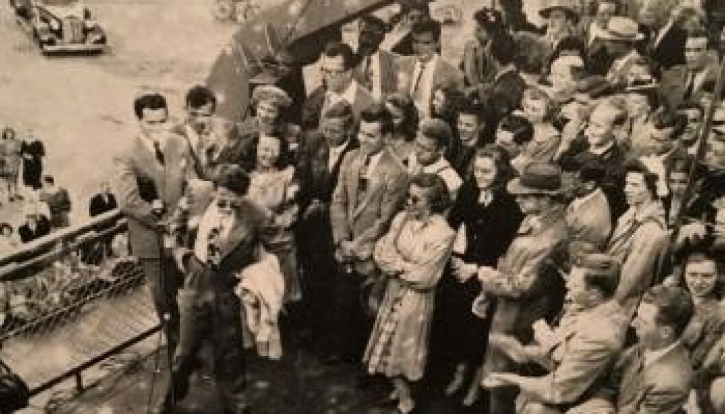Ankomst i Marine Jumper i 1948, et amerikansk tankerskip fra 2. verdenskrig som de første årene ble brukt til å frakte studenter fra USA til Sommerskolen i Oslo. Ankomst i Marine Jumper i 1948, et amerikansk tankerskip fra 2. verdenskrig som de første årene ble brukt til å frakte studenter fra USA til Sommerskolen i Oslo.