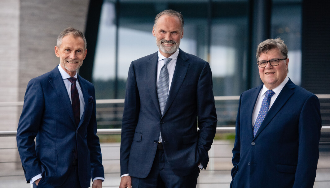Styreleder Sverre Gjessing i Kredinor (t.v.), Klaus-Anders Nysteen, ny adm.dir. i Kredinor, og Tor Berntsen, avtroppende administrerende direktør. Styreleder Sverre Gjessing i Kredinor (t.v.), Klaus-Anders Nysteen, ny adm.dir. i Kredinor, og Tor Berntsen, avtroppende administrerende direktør.
