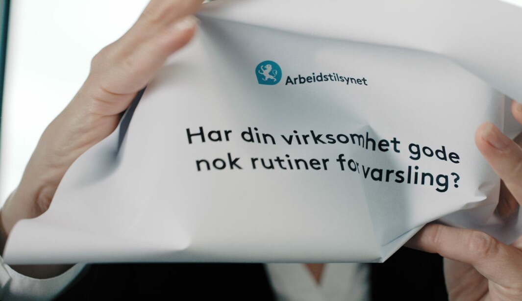 Gode varslingsrutiner gir forutsigbare prosesser og trygger de som er involvert i varslingssaker. Bildet er hentet fra en kampanje Arbeidstilsynet lanserer nå for å øke kunnskapen om varsling i arbeidslivet. Gode varslingsrutiner gir forutsigbare prosesser og trygger de som er involvert i varslingssaker. Bildet er hentet fra en kampanje Arbeidstilsynet lanserer nå for å øke kunnskapen om varsling i arbeidslivet.