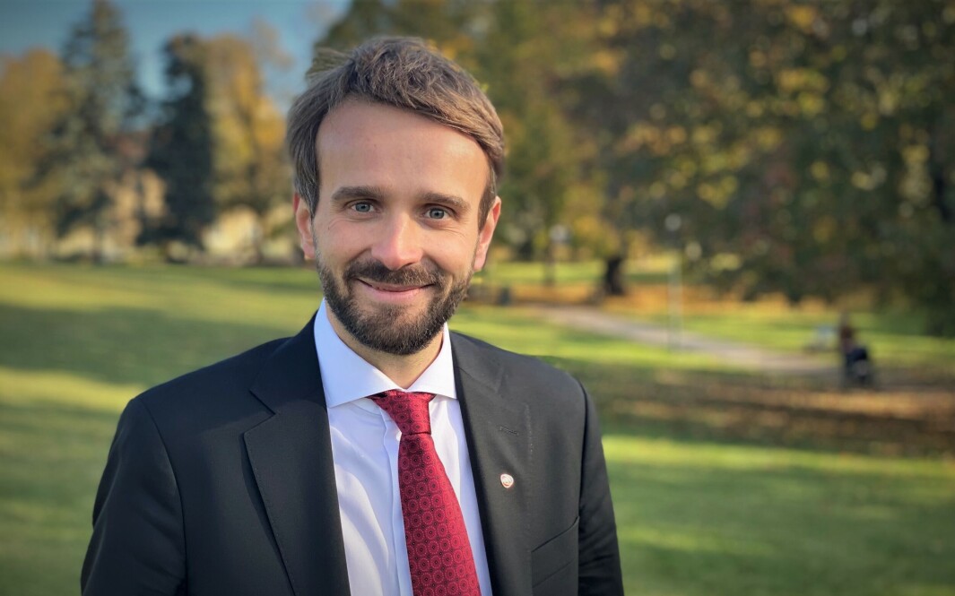 Næringsminister Jan Christian Vestre er klar for å besøke 100 bedrifter under 100 dager. Næringsminister Jan Christian Vestre er klar for å besøke 100 bedrifter under 100 dager.