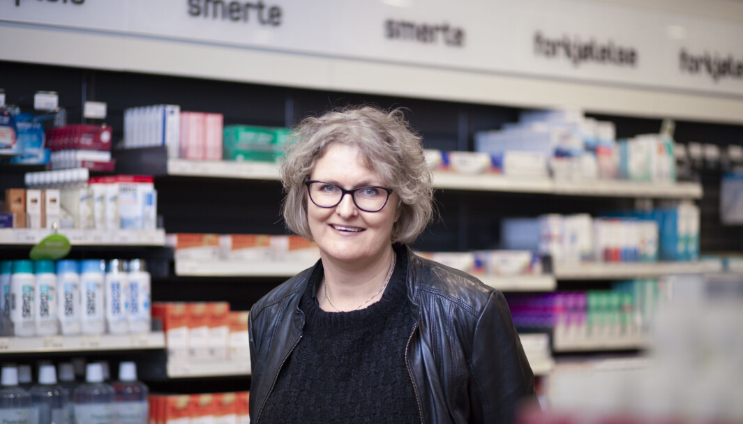 – Undersøkelsen viser at kvinner og de over 65 år er «flinkest» til å følge myndighetenes anbefaling om å ta influensavaksine hver sesong. Da er sannsynligheten for å bli alvorlig syk også redusert, sier Hanne Andresen i Apotekforeningen. – Undersøkelsen viser at kvinner og de over 65 år er «flinkest» til å følge myndighetenes anbefaling om å ta influensavaksine hver sesong. Da er sannsynligheten for å bli alvorlig syk også redusert, sier Hanne Andresen i Apotekforeningen.