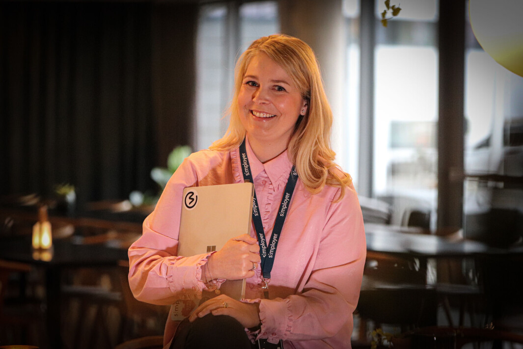 - Vi har bygget opp dette arbeidet med ESG rundt frivillighet og ektefølt engasjement hos de ansatte, med et felles ansvar og forpliktelse. Og det har det virkelig blitt, konstaterer kommunikasjonsdirektøren Cornelia Bjørke Hill i Simployer. - Vi har bygget opp dette arbeidet med ESG rundt frivillighet og ektefølt engasjement hos de ansatte, med et felles ansvar og forpliktelse. Og det har det virkelig blitt, konstaterer kommunikasjonsdirektøren Cornelia Bjørke Hill i Simployer.