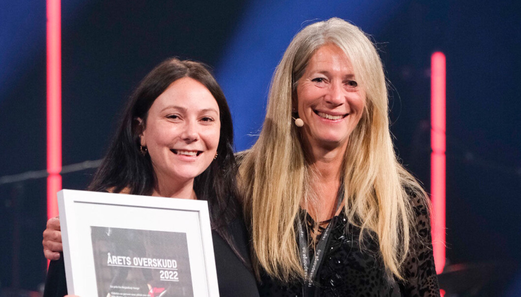 Årets Overskudd 2022, Linda-Mari Hatmosøy (tv.), sammen med styreleder i Regnskap Norge, Ingebjørg Harto (th.). Årets Overskudd 2022, Linda-Mari Hatmosøy (tv.), sammen med styreleder i Regnskap Norge, Ingebjørg Harto (th.).