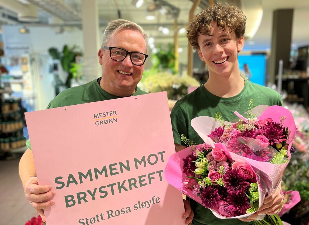 Butikkleder Sverre Jentoft Bratlie og butikkmedarbeider Max Reynolds ved Mester Grønn Tangen senter. Butikkleder Sverre Jentoft Bratlie og butikkmedarbeider Max Reynolds ved Mester Grønn Tangen senter.